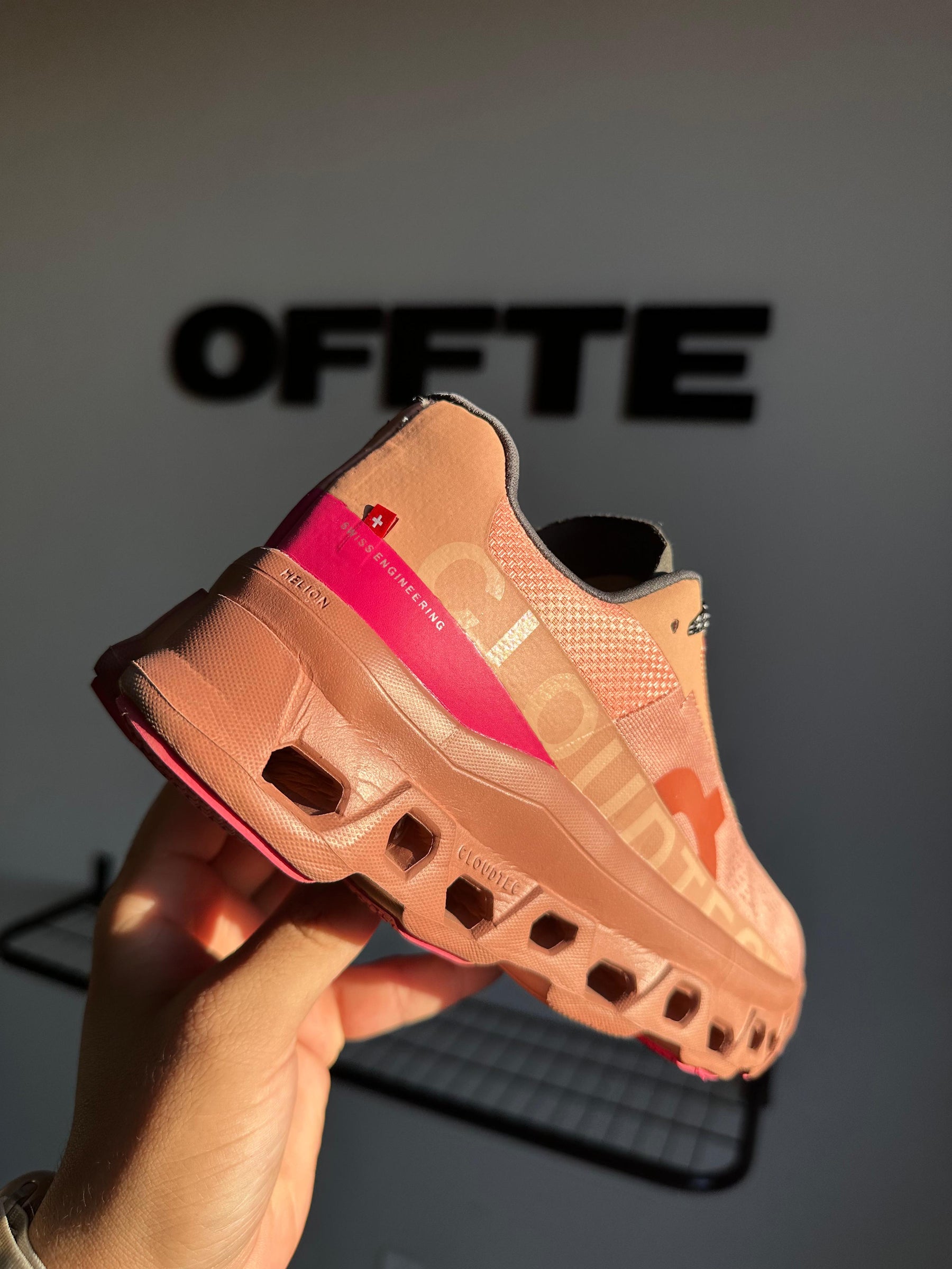 On Cloudmonster 2 Coral (PRONTA ENTREGA)