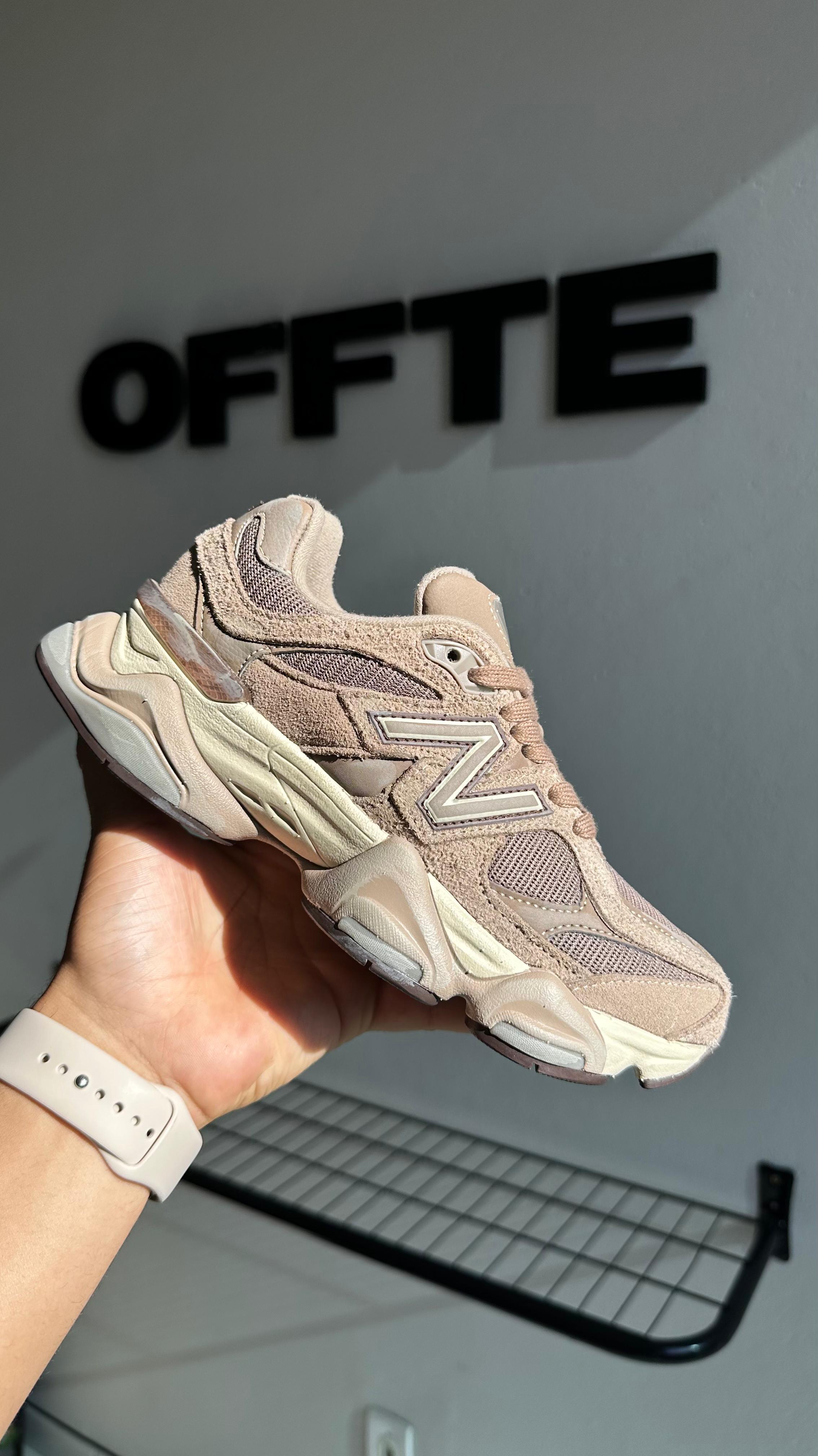 New Balance 9060 "Mushroom Brown" (PRONTA ENTREGA)
