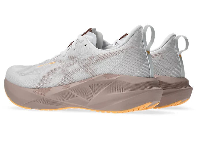 ASICS Novablast 5 Wide - White / Fawn