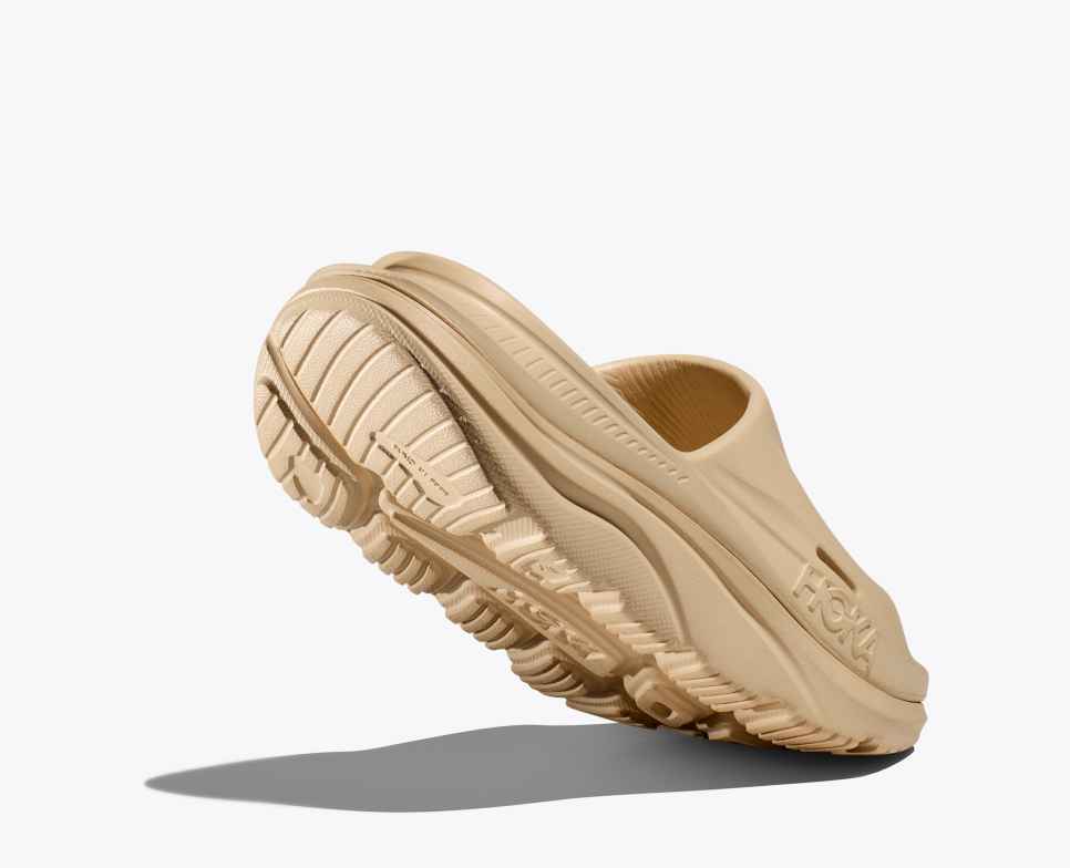 Hoka Ora Recovery Slide 3 - Shifting sand