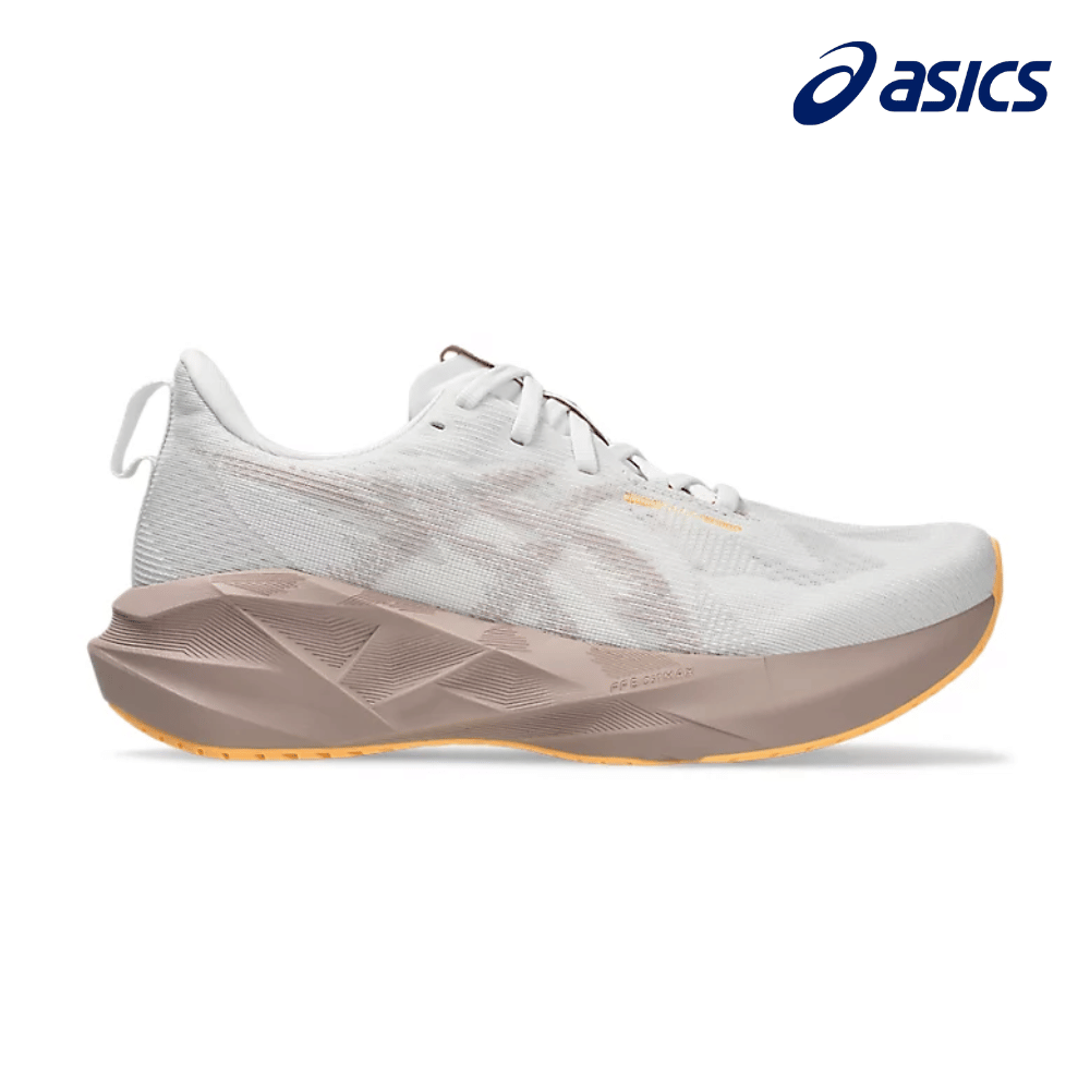 ASICS Novablast 5 Wide - White / Fawn