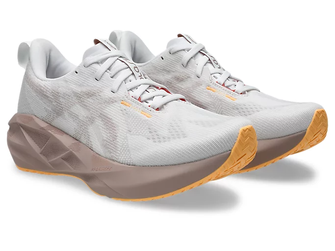 ASICS Novablast 5 Wide - White / Fawn