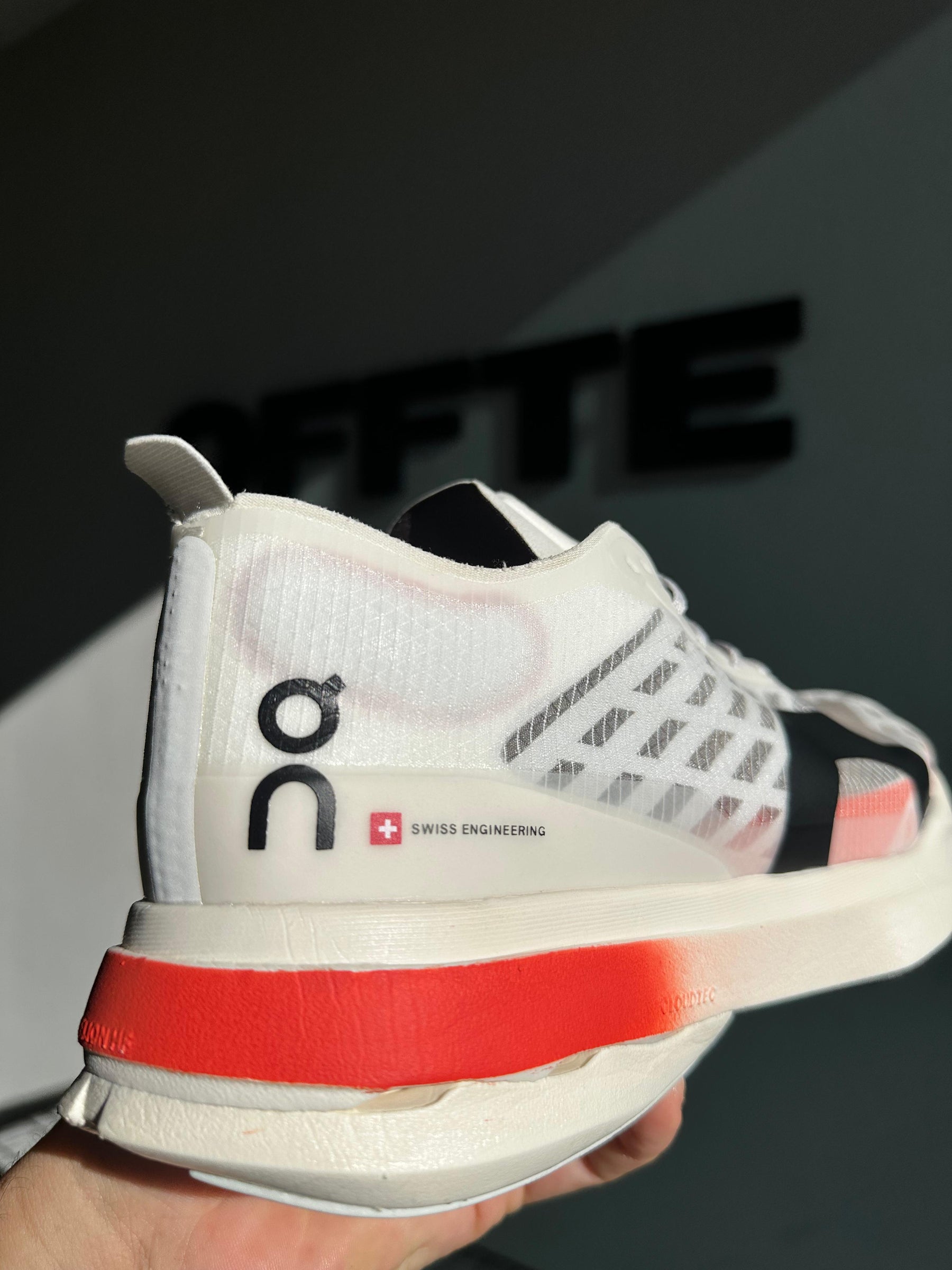 Cloudboom Strike- White | Black (PRONTA ENTREGA)