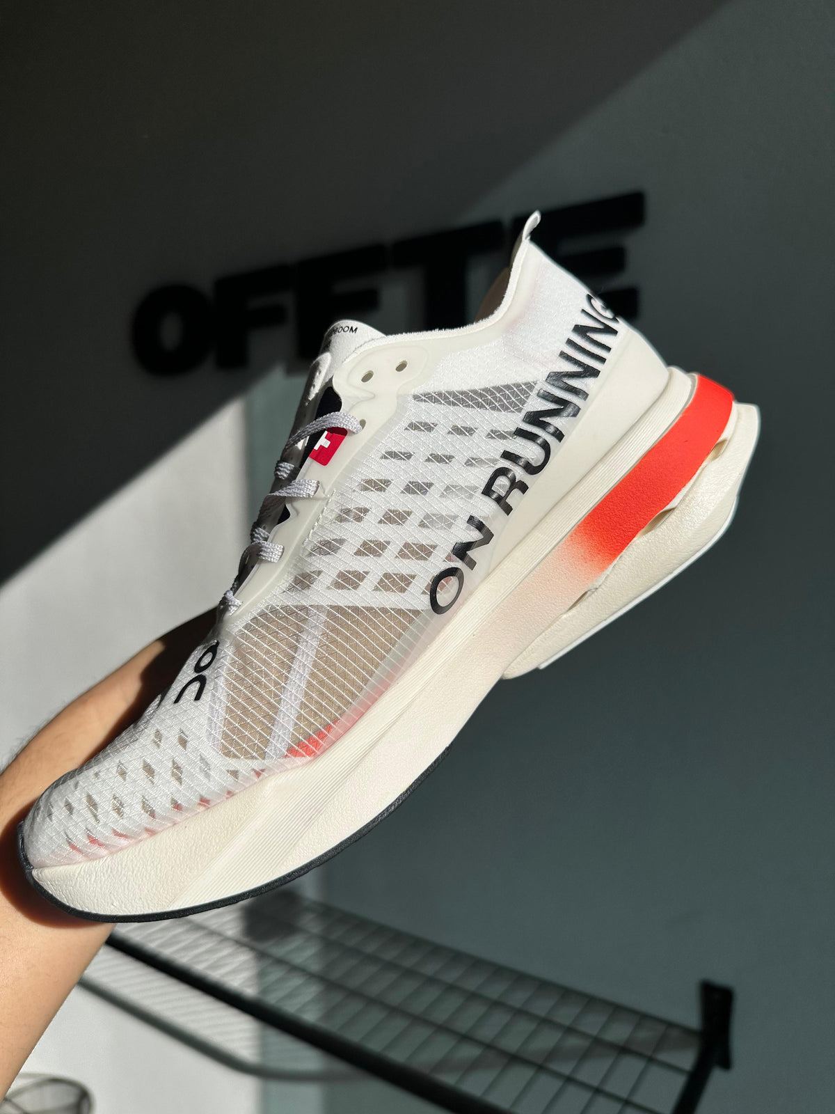 Cloudboom Strike- White | Black (PRONTA ENTREGA)