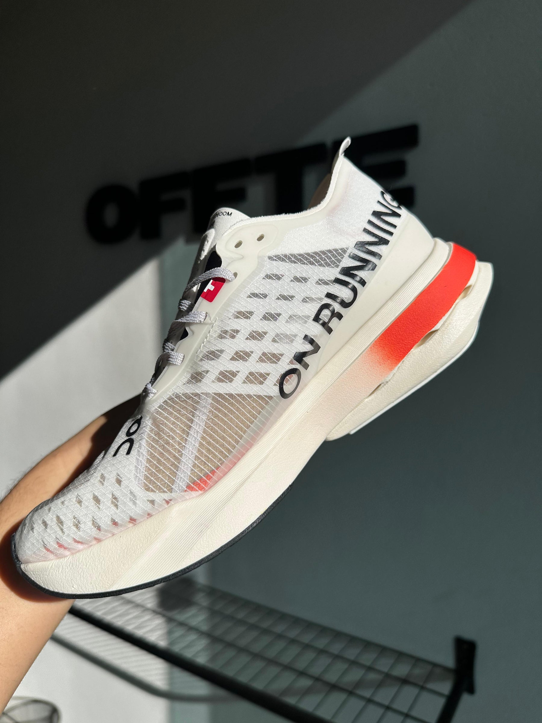 Cloudboom Strike- White | Black (PRONTA ENTREGA)
