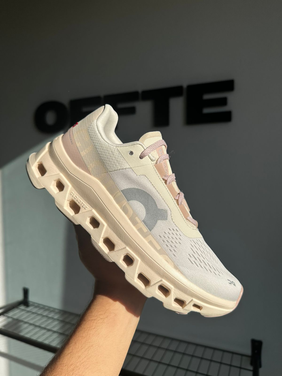 Cloudmonster WMNS "Moon/Fawn" (PRONTA ENTREGA)