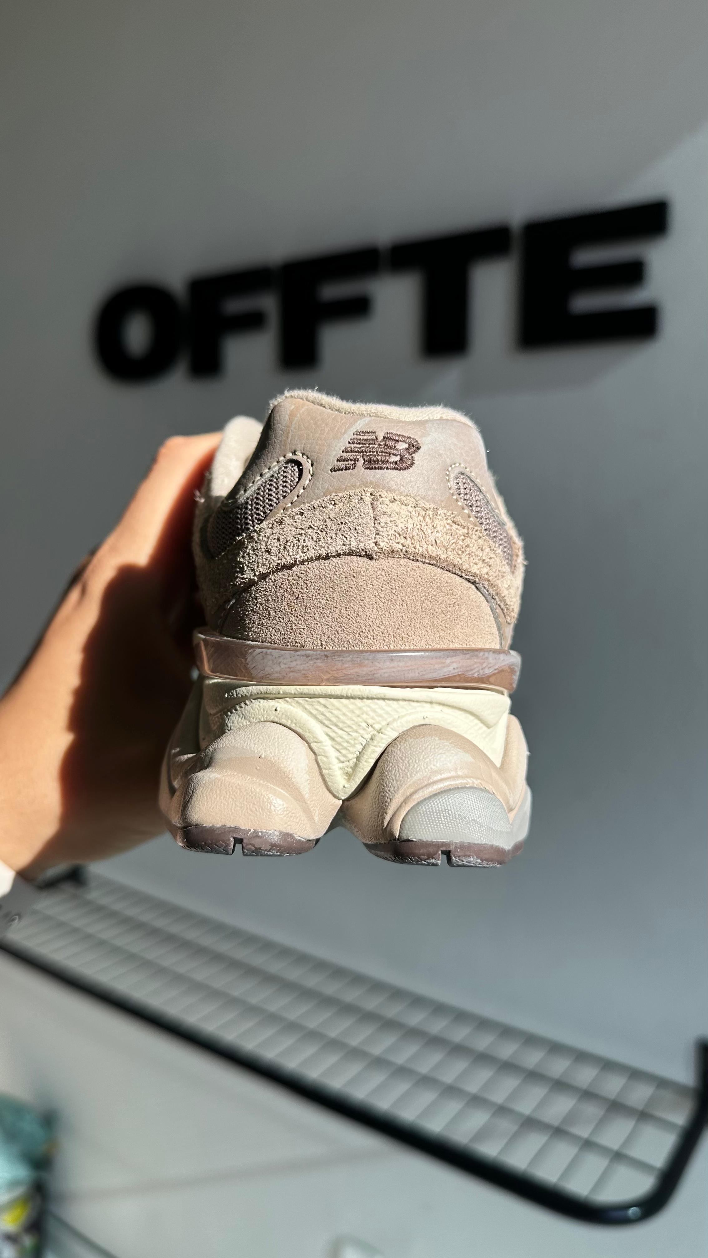 New Balance 9060  "Mushroom Brown" (PRONTA ENTREGA)