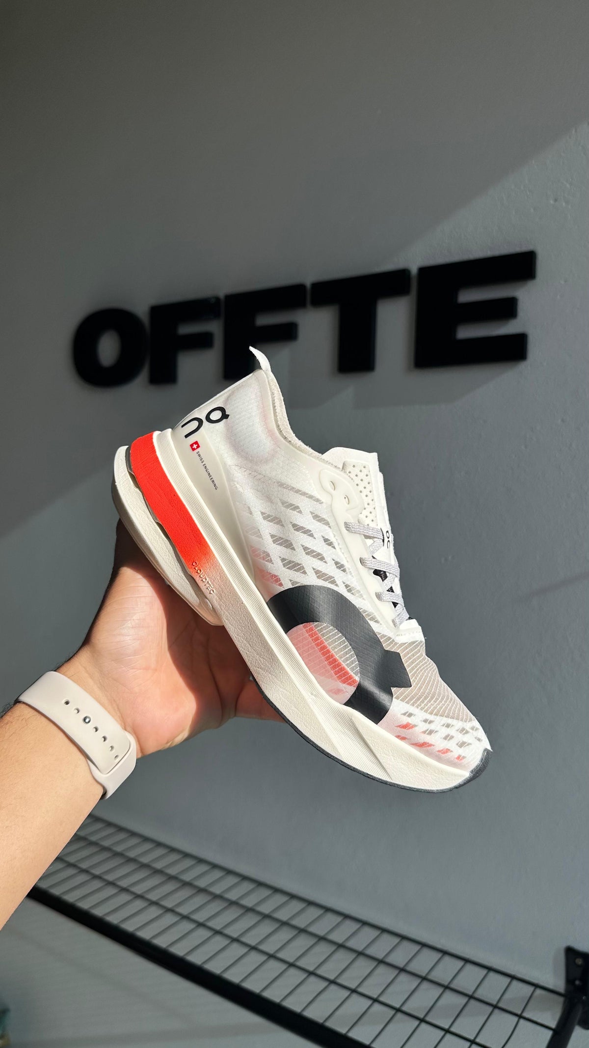 Cloudboom Strike- White | Black (PRONTA ENTREGA)